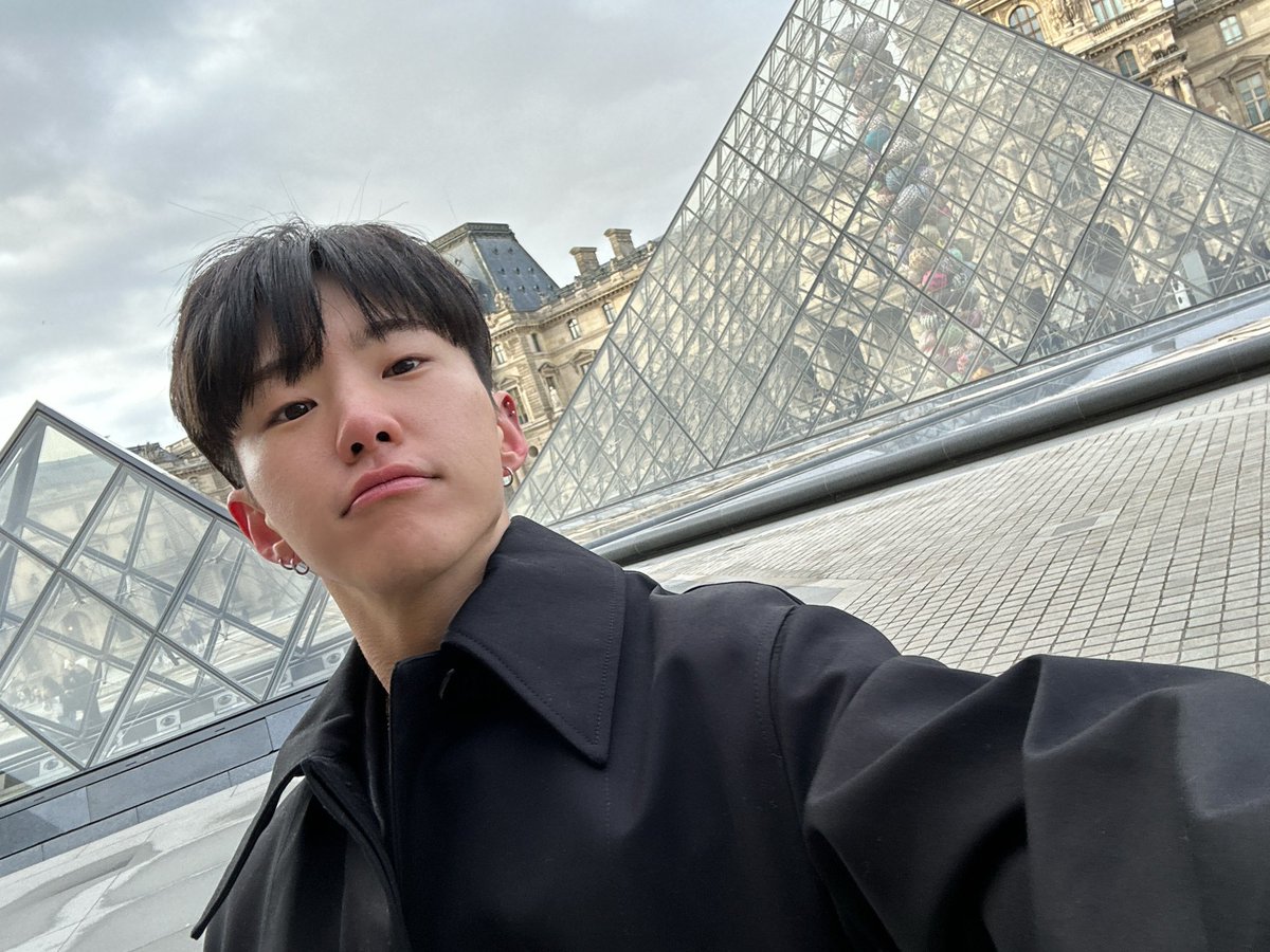 LOOK AT HIIIIIIM
