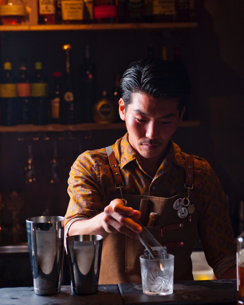 That’s the magic of being a bartender— the sleight of hand at play, to hide all the work and serve up all the pleasure.

____________
・THE CASTLE・
〒650-0004
兵庫県神戸市中央区中山手通１-１-９
ゴールドウッズ三宮ビル３階
TEL：078-381-6964