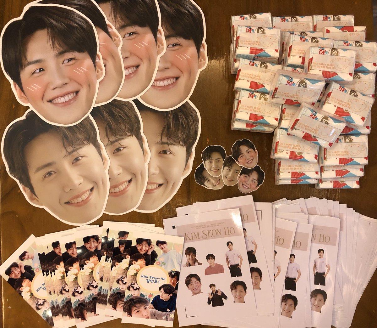 Eonnigaaa's tweet photo. HEYHEYHEY!! I’m also giving away freebies for #KIMSEONHOinMNL2023!!! SEE YOU AROUND MOA TOMORROW!! 💙💙💙 #KimSeonHo #Shhd #Seonhohada #Freebies https://t.co/ELVf2SSaAJ