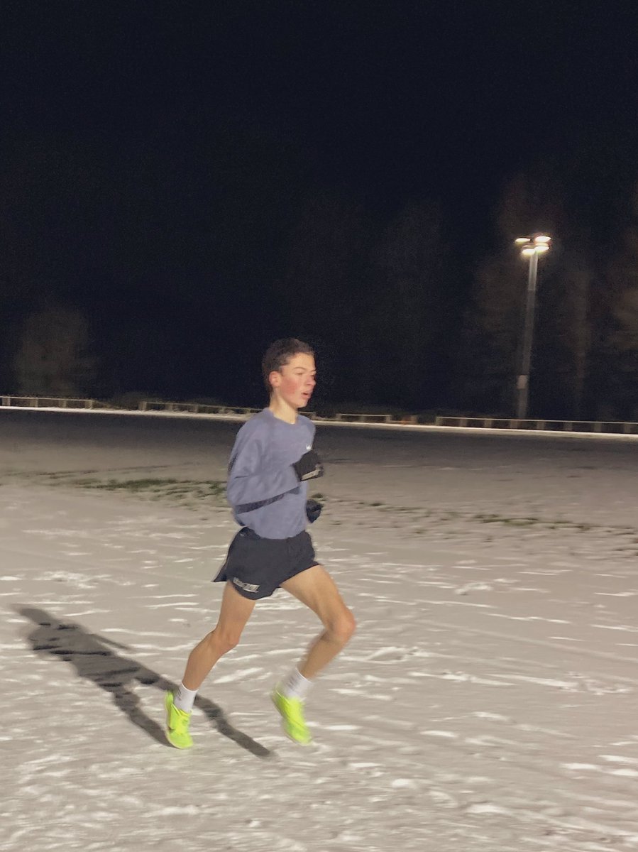 GiggOutdoors's tweet image. Not sure if this should be in @ShuteHouse or @GiggOutdoors ….. either way @jack12runner shows dedication to his craft at the track - it’s under there somewhere!