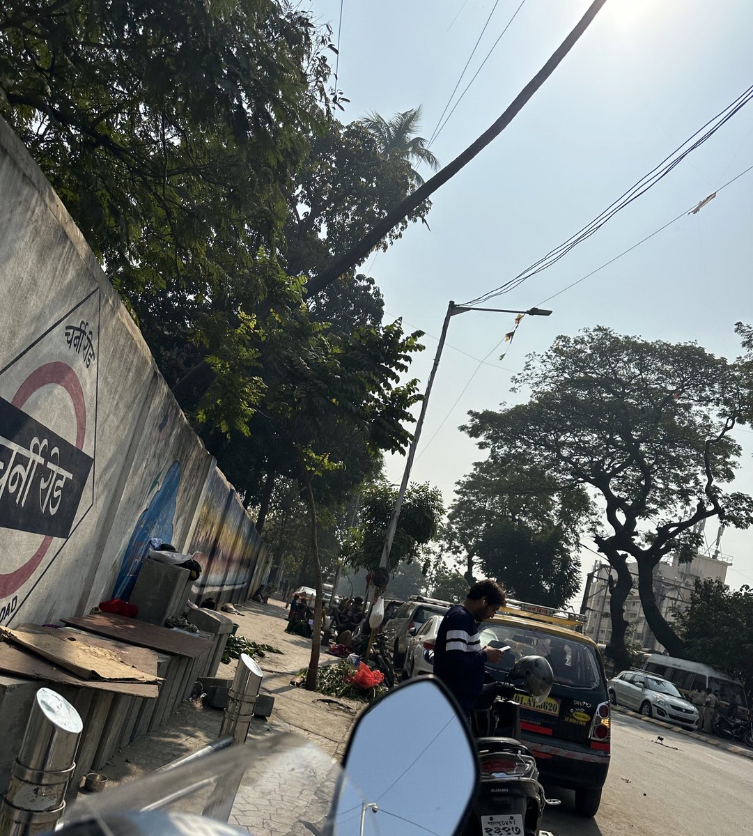 Mumbaikar99's tweet photo. @mybmc @mybmcWardC This is wat the present scenario at Charni road station.U R definitely are not serious about the encroachment.Police van is seen on the opposite side of the road but same ppl have shifted to other side.#BMC #MumbaiPolice @IqbalSinghChah2 @CMOMaharashtra https://t.co/6Vkf9R99PC