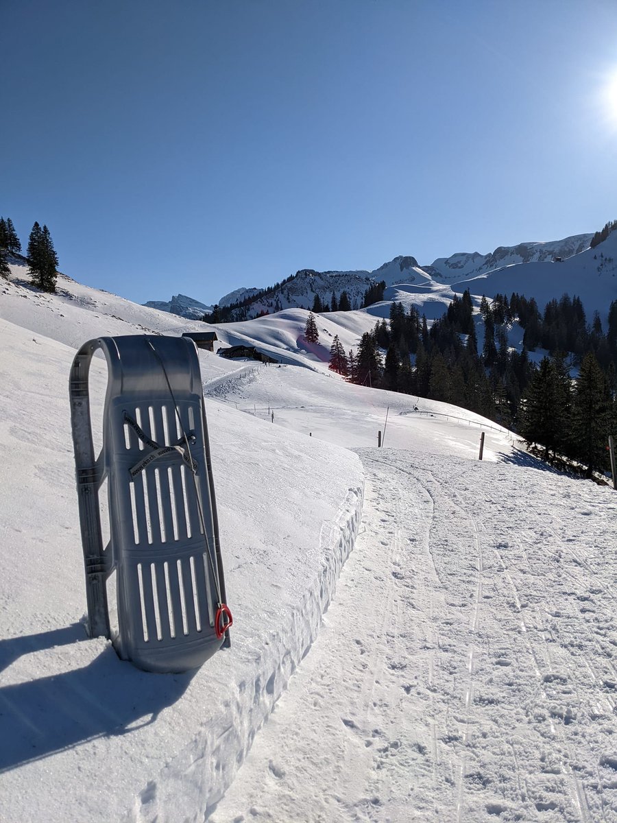 Die Schlittelpisten 🛷 auf Klewenalp, Stockhütte (heute Nachtschlitteln bis 21.30 Uhr) und Gummenalp-Wirzweli sind offen.❄️nidwalden.com/pistenberichte #Schlitteln #Nidwalden @MySwitzerland_d