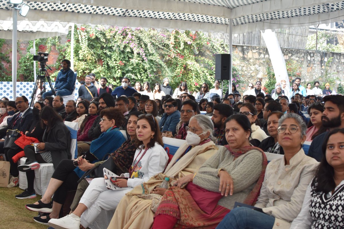 JaipurLitFest's tweet image. Jaipur Literature Festival’s signature First Edition book launch presents ‘Bombay Talkies: An Unseen History of Indian Cinema’ 
Pub. The Alkazi Collection of Photography in association with Mapin Publishing, 2023
With 165 photographs

Edited by Debashree Mukherjee