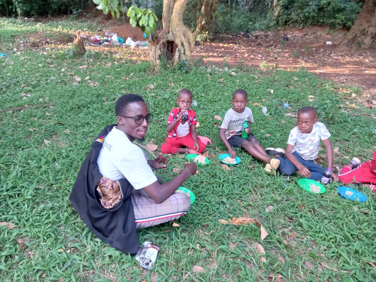MatovuMusini's tweet photo. At times we need to associate with the children and they can speak their mind and with lots of ideas. #afrohopefoundation #afroRep #scoutingcamp #kaazi #SDGs #Gender #QualityEducation https://t.co/e1fSZZKI16