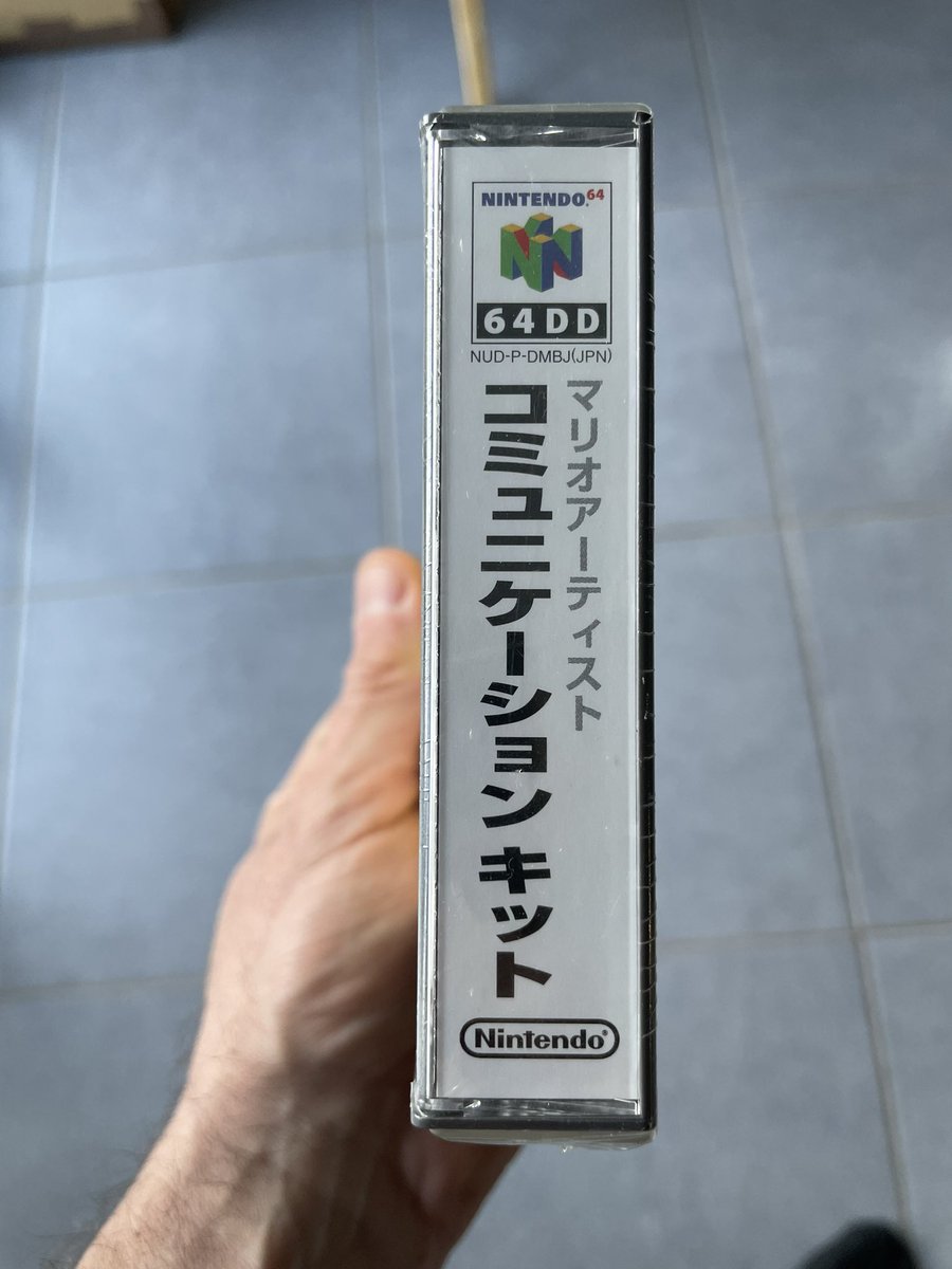 nEOmvs's tweet photo. Un Jour…Un Loot
Mario Artist : Communication Kit Nintendo 64DD Neuf/Sealed
#retrogaming #retrogames #retrogamer #Mario #videogames #jeuxvideo #videogamessealed #jeuxvideoneuf #jeuxvideojaponais #nintendo #loot #looter #hardlooter
#marioartist #dd64 #nintendo64 #nintendo64dd https://t.co/1Oq4vPHLdP