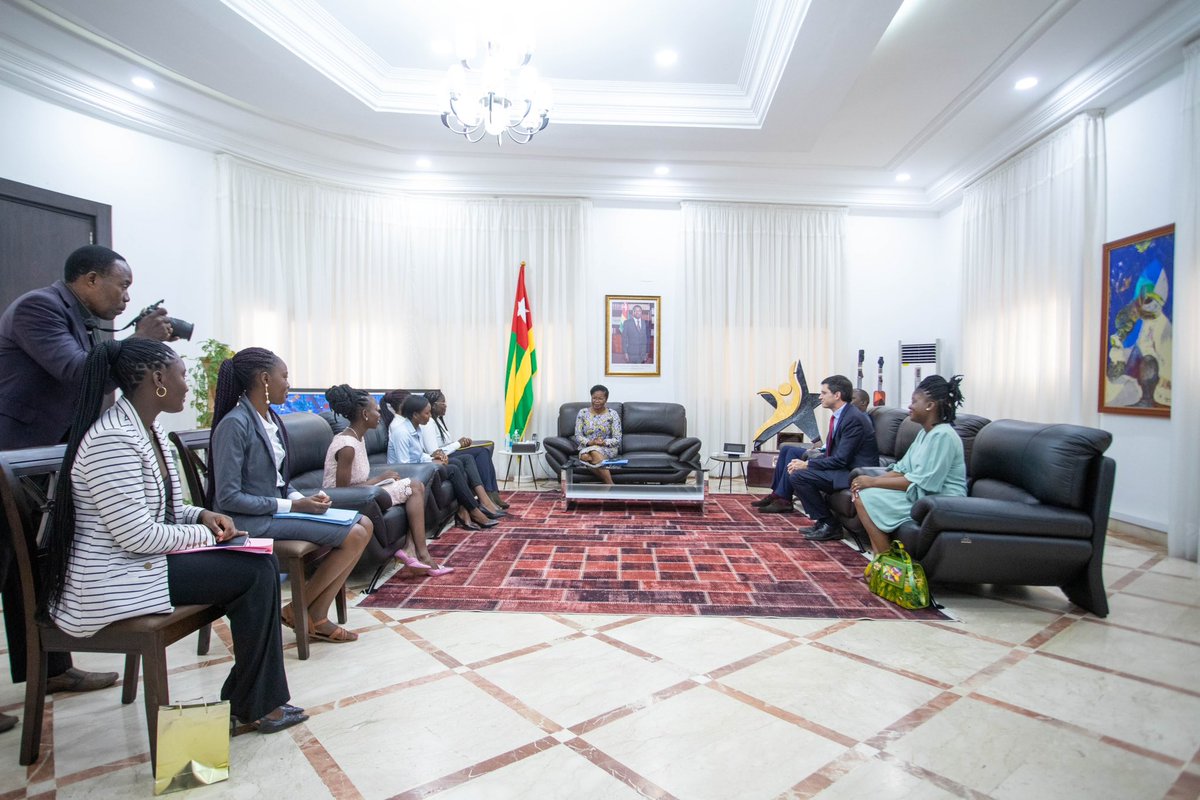 Félicitations aux porteuses des projets #AGROFEED, #CMOSQUITO et #VENUS, gagnantes du "Pitch-Women entrepreneurship", pour leurs initiatives innovantes et ambitieuses.
Quelle belle transformation sur ces jeunes filles #PEFA après 2 ans de formation!
Plein succès à elles.