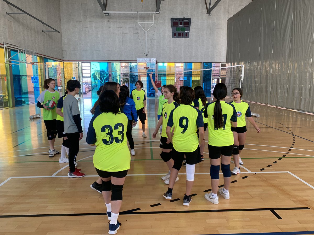 Com tots els caps de setmana, continuem amb la lliga local escolar de voleibol de les Escoles Esportives Municipals 2022-2023

#AyuntamientoBurriana
#AjuntamentBorriana
burriana.es
sme.burriana.es