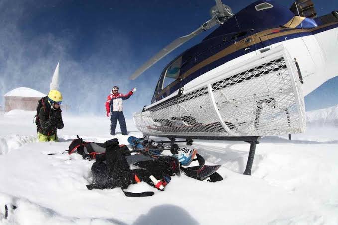 Van tam bir dağlar şehri. Onlarca dağı 3 bin metrenin üzerinde yüksekliğe sahip. Bu dağlar heliski (Helikopterli kayak) turizmi için çok uygun. Kaçkar dağlarında 20 yıldır Heliski turizmi yapılıyor ve acentalar talebe yetişemiyor. Van'ın da bu ağa dahil olması iyi olmaz mı?