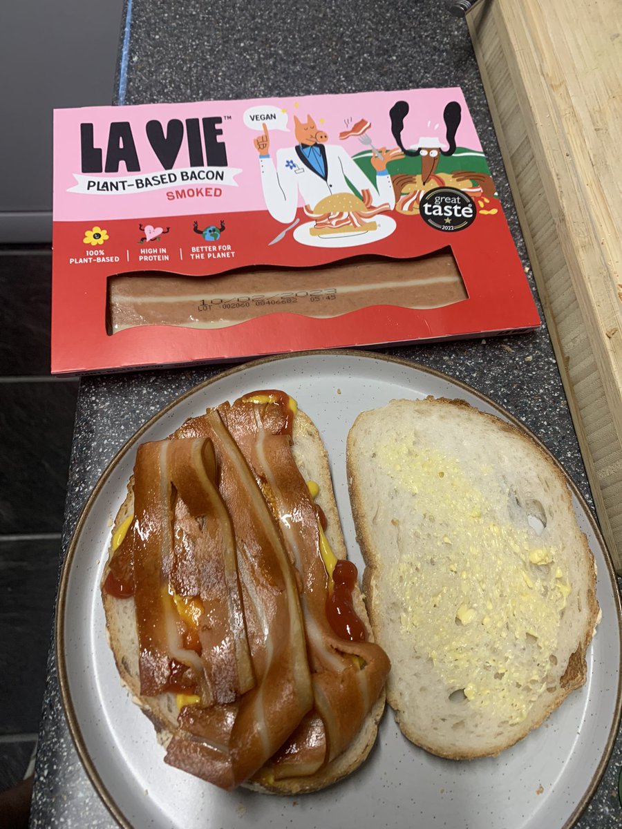 simongcb's tweet image. First Vegan Bacon that I have liked 😁 went back for another one 😋