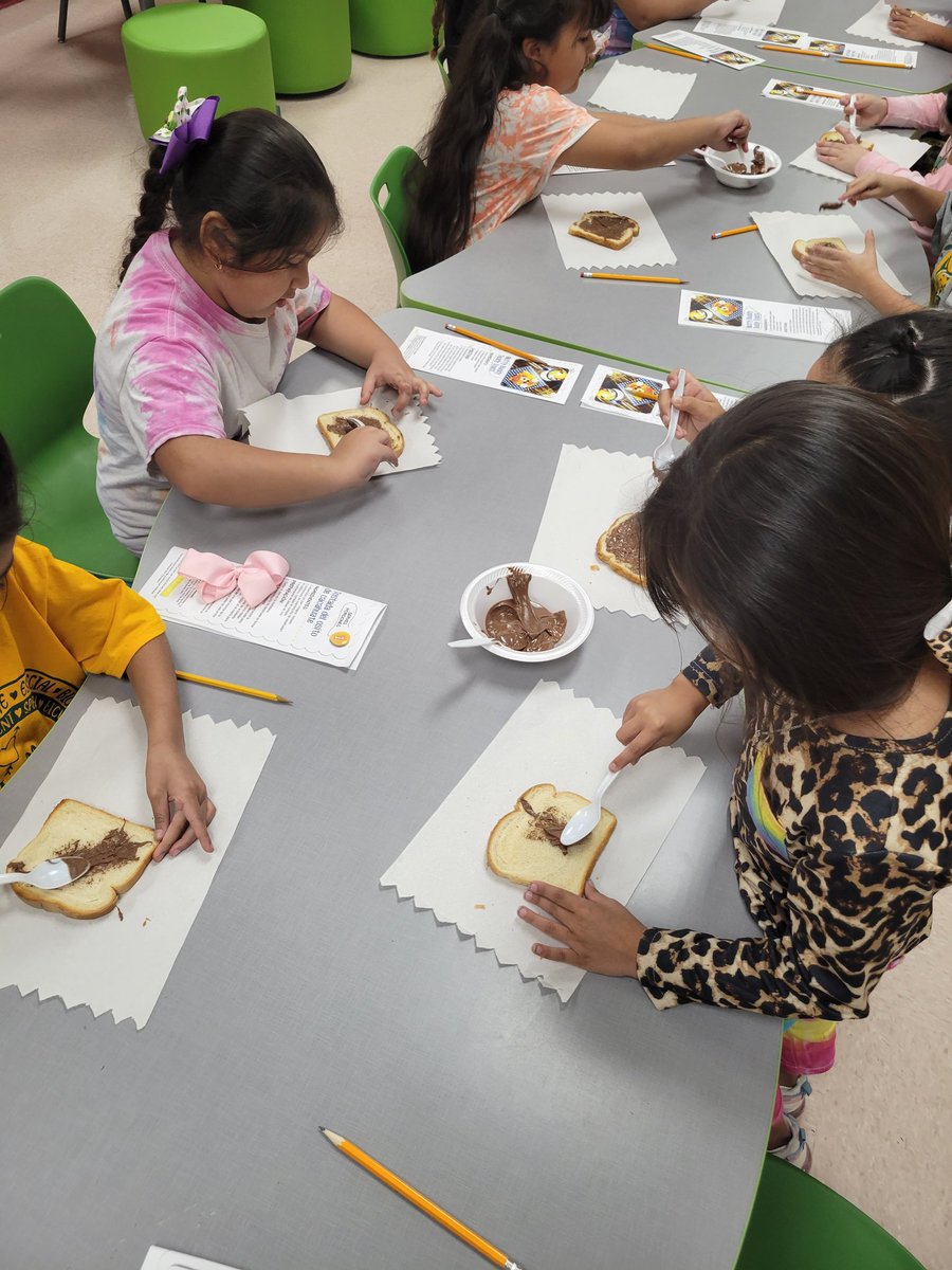 MrE_Machine's tweet image. @LasPalmasEISD Cocina Club is in full swing for Spring Semester! This semester our K-2nd students are participating! Made Nutty Buddy Teddy Toast, thanks to a book donation from @regina_kazmir! @EISDofSA @WeGoPublic #LPEPawsUp #EdgewoodProud @TxMom2017 @sylviaorzabal1