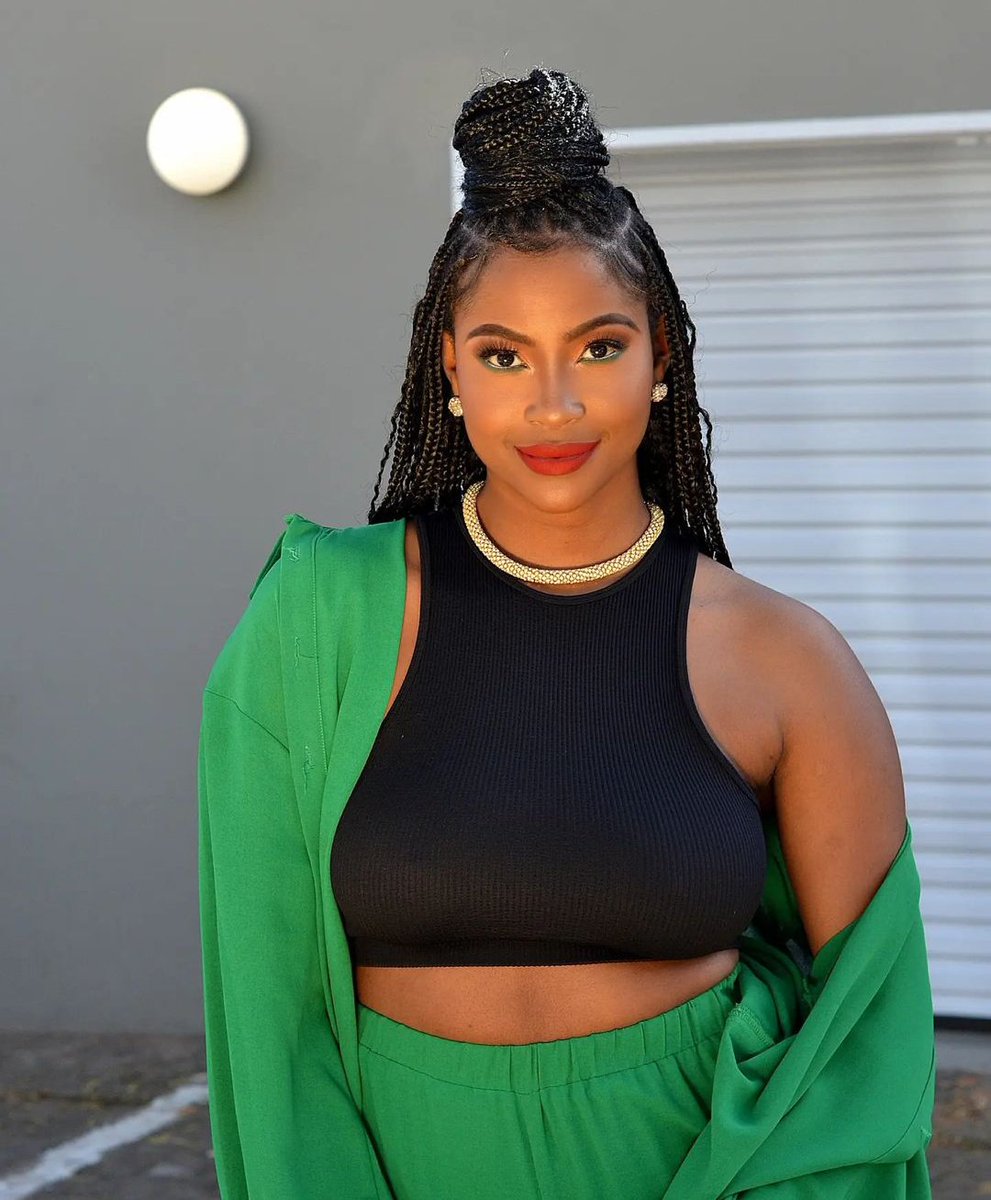 MMosoatsi's tweet photo. Back at base because it's  my fave's birthday..Happy Birthday  Alpha Queen,Fine girl Nale. age with grace maababe,my the Lord continue to show up for you...
HAPPY BIRTHDAY NALE
NALE AT 25
#naledimogadime https://t.co/txL9gfORUw