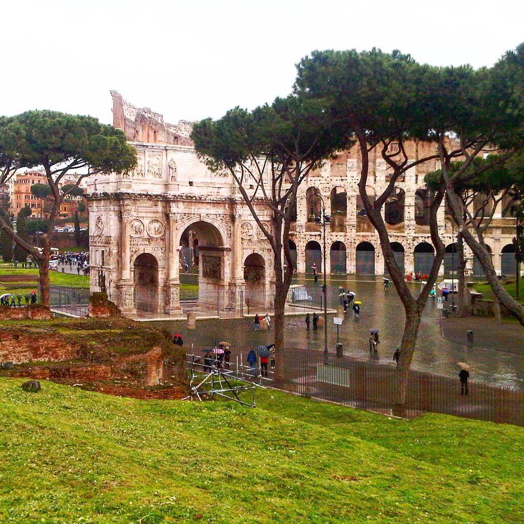 Souvenirs de Voyages
Roma mars 2011
Coliseu 
#roma #italia #travel #travelphotography #urbanphotography #archeology #civilisationromaine #twitter #facebook #instagram #instagramphotos