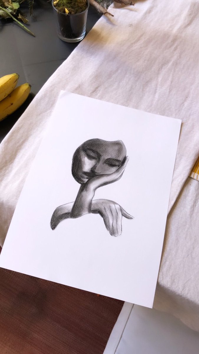leilanestpasla's tweet photo. Thinking  #charcoal #illustration #drawing #art #woman https://t.co/RK3nNKH8Xy