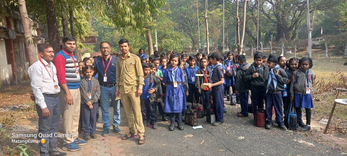 matangkumar's tweet photo. #class_III
#kendriya_Vidyalay
#Jawahar_Nagar
#Visted_at_Post_office441906 https://t.co/HlCzmqiahz