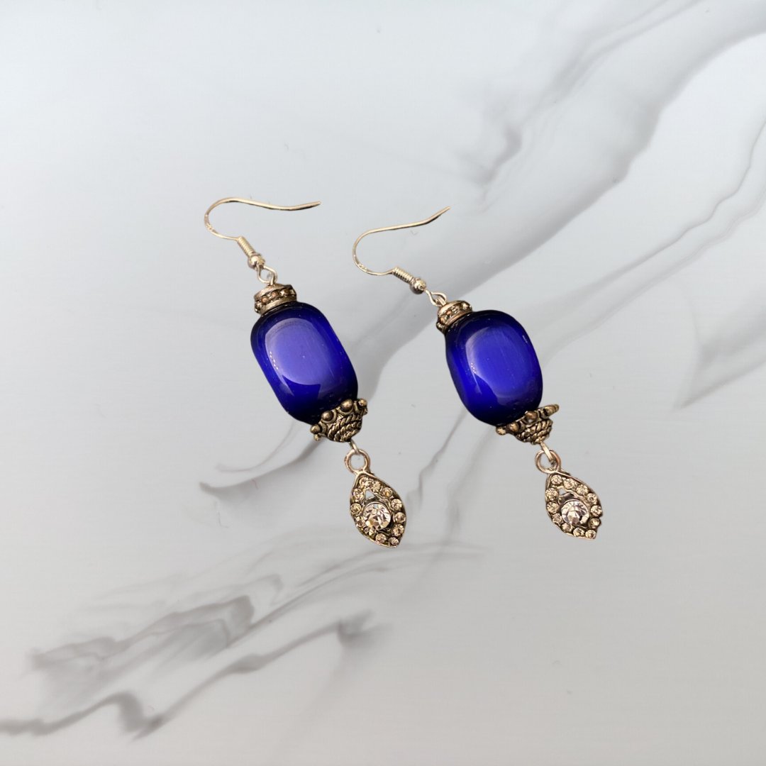 The deep royal blue of these antique style earrings are paired beautifully by silver eye-shaped crystal charms (£20) 👑

mattblackjewellery.com/products/royal…

Get £10 off your first order at mattblackjewellery.com today!

#UKGiftHour #UKGiftAM #MHHSBD #Crafturday #onlineshopping #UKCrafts