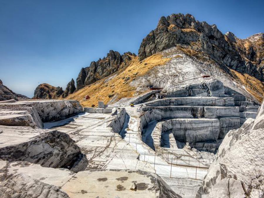 Negli ultimi decenni queste montagne sono state letteralmente mangiate.
#Apuane #concessioni #GianlucaBriccolani #RitaRapisardi #LindaPaternò #visitaguidata #cavedimarmo #EliaPegollo #FrancaLeverotti #TommasoFattori #LorenzoBerti #GognaBlog #Sherpa
gognablog.sherpa-gate.com/lo-spettacolo-…