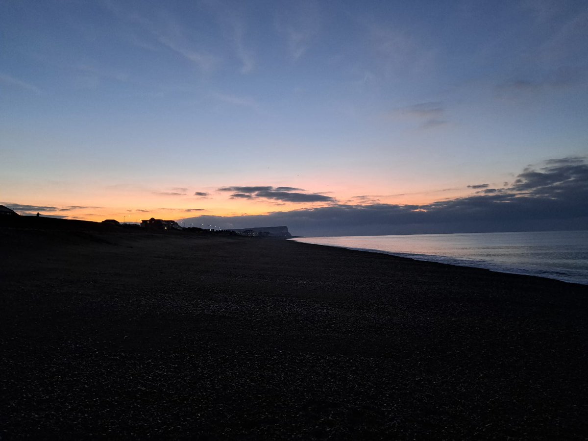 Ravilious's tweet photo. It's a joyous thing - Saturday swims @purplepuffin @Torncalf @PirateSuJa #Saturday #Seaford #SeaSwimming #ColdWater #dryrobeterritory https://t.co/Cmbw0hXREF