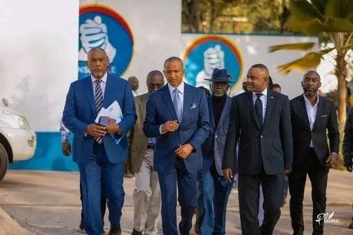 AndersonTshipo's tweet photo. Notre opposition n'est pas de la rue, détruire, brûler, piller et violer... Vous n'avez rien construire jusqu'à présent ! @JPCongolais @KimKimuntu @vac_radio @radiookapi https://t.co/aP3gsFydcs