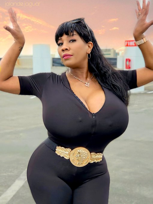 Hello my Loves!! 😀💋❤️ It's the weekend!! What are your plans this weekend? Let me know, I just might<a href="/tag/imcaramelnotchocolate"class="tags"><span>#imcaramelnotchocolate</span></a>