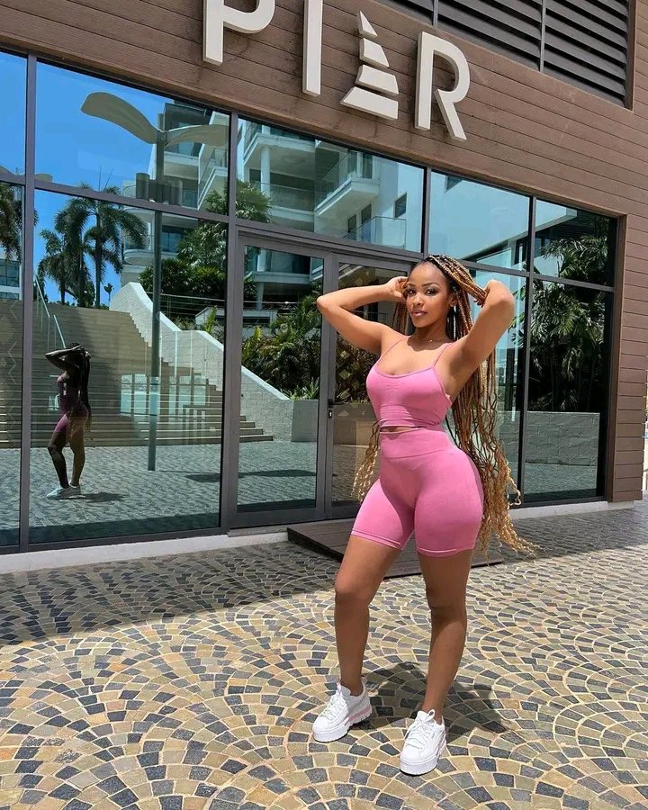It's a beautiful day to go outside 🥰🤩❤ <a href="/fiffiparker1/">Fifi Parker🌍</a>