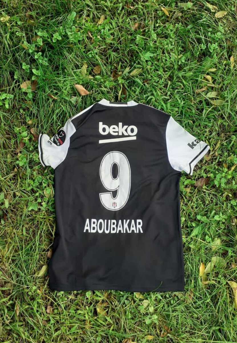 ZILLTY's tweet photo. Bu forma bu ligte ikincilik görmedi 🦅
#Aboubakar https://t.co/jt3aTypcqs