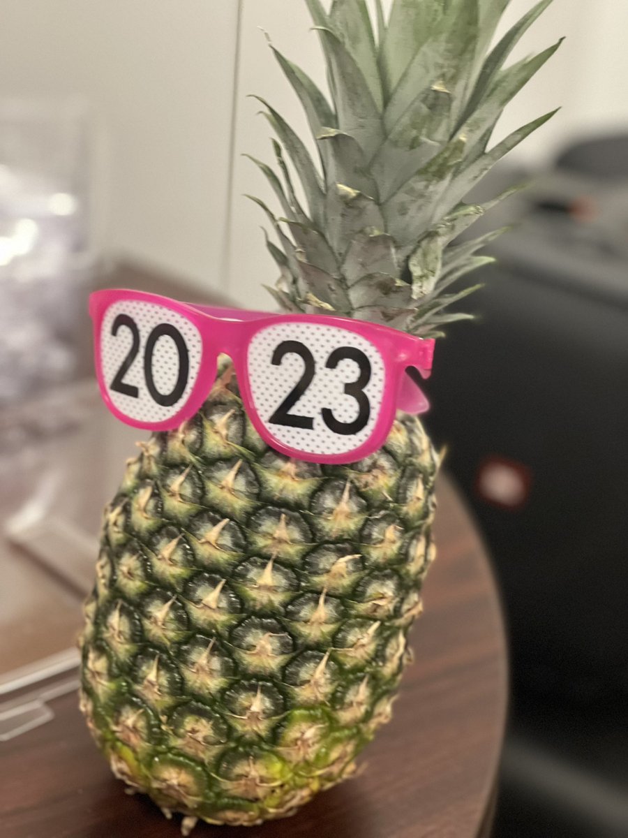 Linda Larsen tweet media