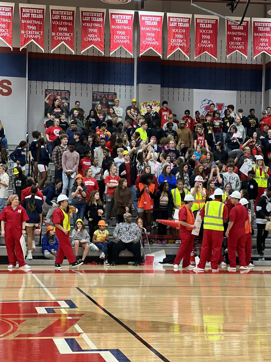 TxnVB's tweet photo. Corral Night was FUN TIMES!!! Well done👏👏👏 Pep Band was greatness!!! And CONGRATULATIONS @TexanBasketball⭐️ #TexansAtWork #SportSupport #BetterTogether https://t.co/asG8Qm0bGf