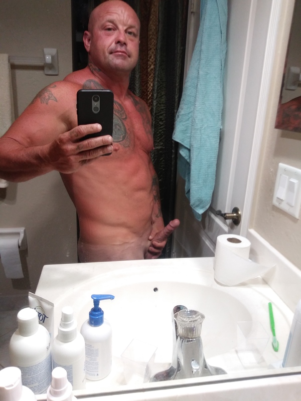ConvincingStr8s's tweet photo. 😋Just a sexy guy from the gym😛 #StraightMale #StraightMales .  Likes/ retweets are always appreciated. https://t.co/uzmn8lkxzW