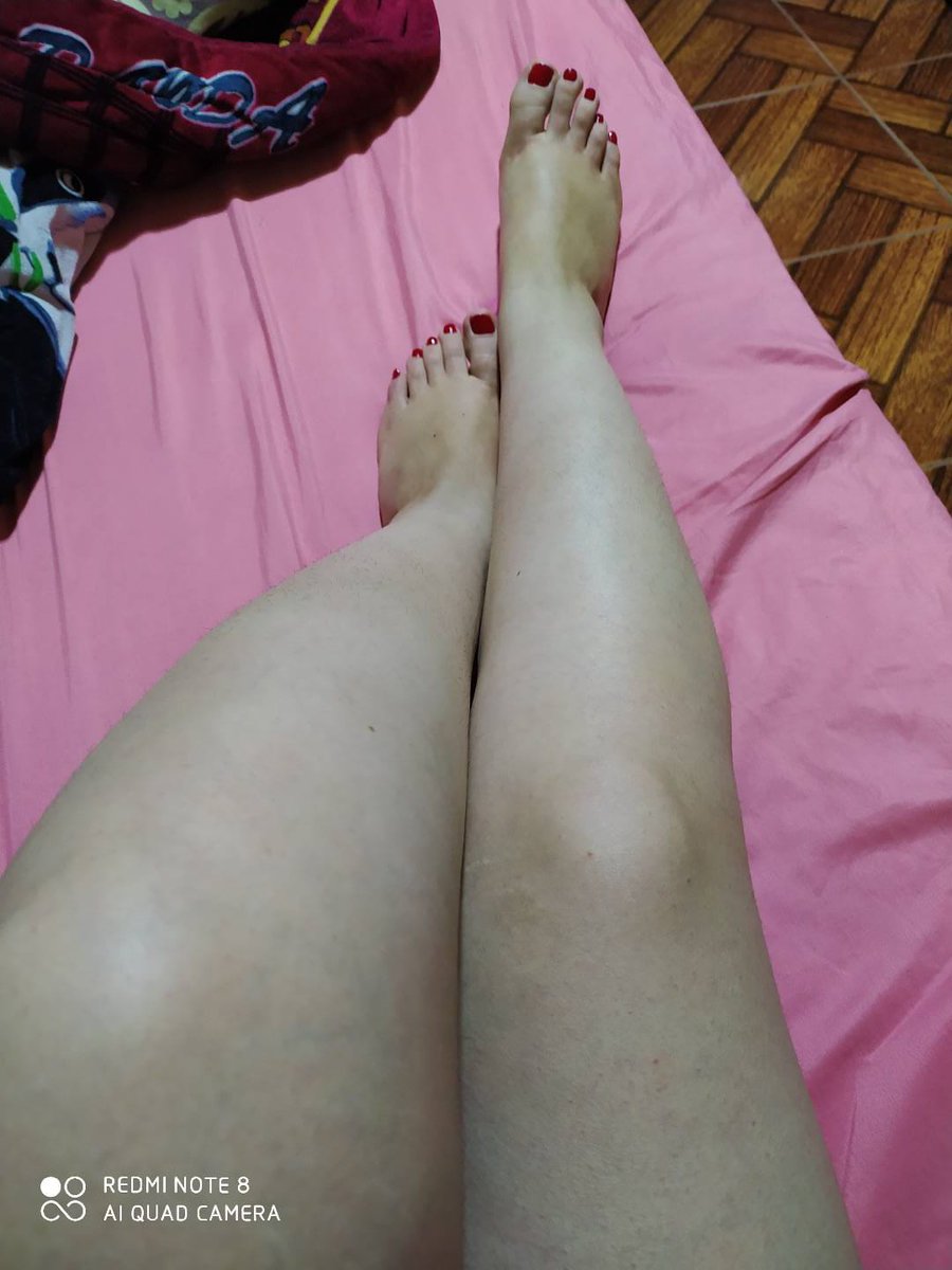 HelenaFeets's tweet photo. Rojo 🔥😈 

Esperando mis masajes 😈👩‍❤️‍👨

#pies #hermosospies #sexypies #piesperu #pieslima #pies #feet #feetfethish #feetfetiche #parejassw https://t.co/nkamcxYekp