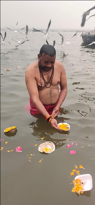 जय गंगा मईया हर हर गंगे 
आप सभी देशवासियों को महापर्व मौनी अमावस्या एवं शनि अमावस्या की ढेर सारी शुभकामनाएं 
माँ गंगा की कृपा आप पर सदैव बनी रहे 
माँ से प्रार्थना करता हूँ