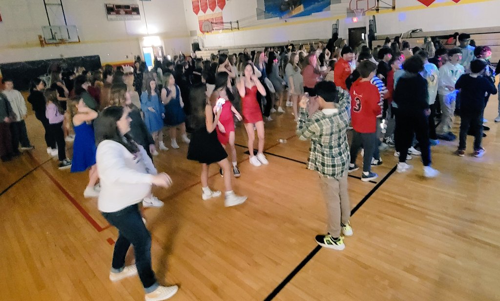 Winter Wonderland dance at Jerling was a success! It was great to see the kids dressed up and dancing! <a href="/MrsHalperEDU/">Dana Halper</a> <a href="/JerlingJayhawks/">Jerling Junior High</a> <a href="/ProrokLeads/">Daniel Prorok</a>