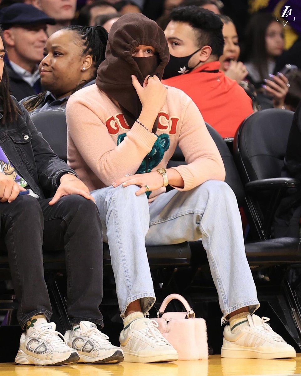 Geaccepteerd zout Oprichter Nice Kicks on Twitter: "Bad Bunny brought out his upcoming adidas Campus  collab to the Lakers/Grizzlies game 🐰🤍 @sanbenito  https://t.co/z4CR2vgLI8" / X