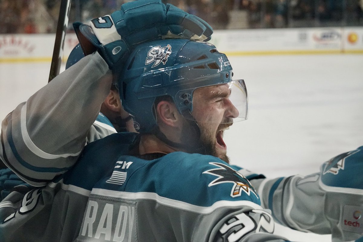 the_yoder_'s tweet photo. #darrenbrady doing big things tonight @sjbarracuda #hockey #sanjose #ahl #thirdgoal #onereef #cudacountry https://t.co/LxsoyoFgEf