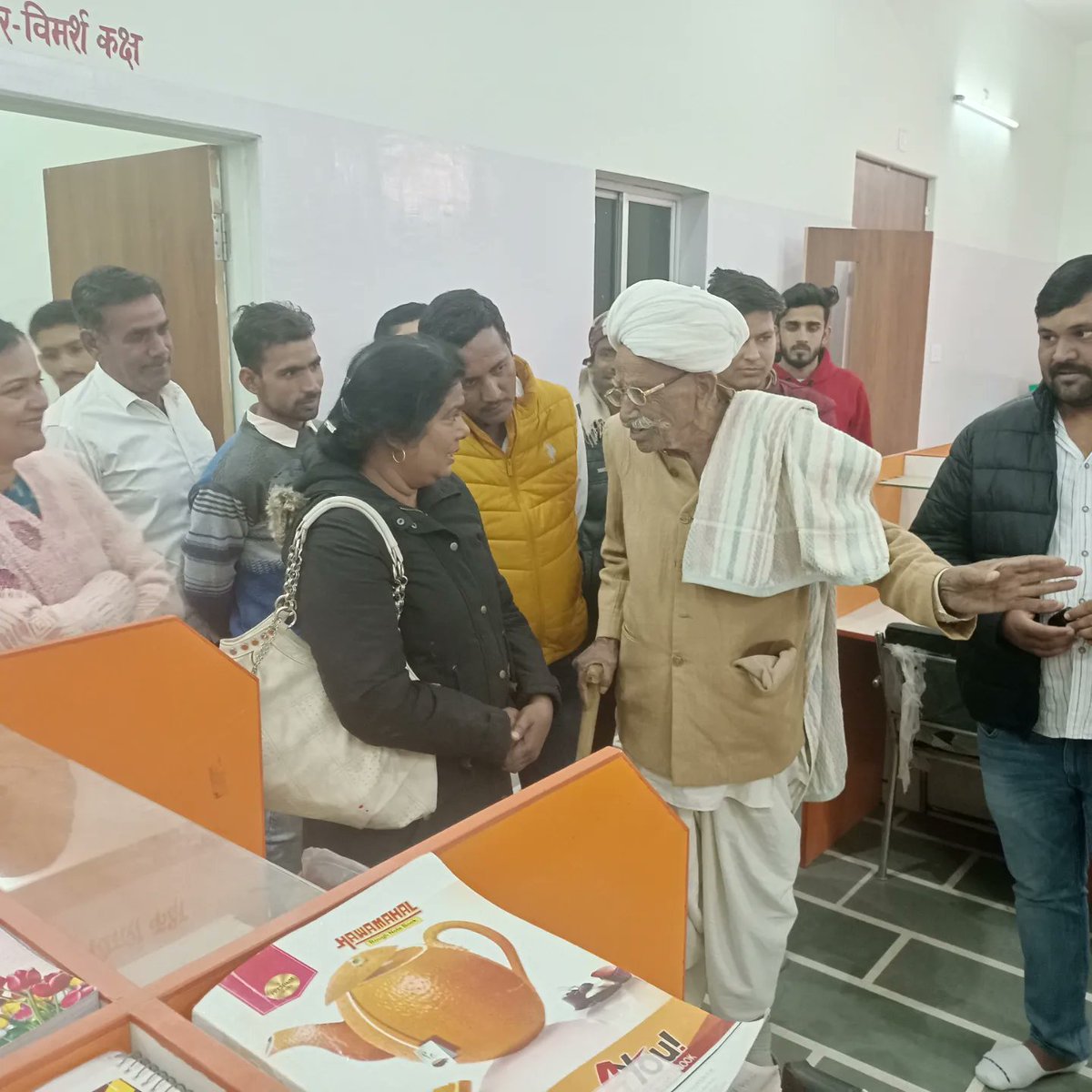 jtcdlibrary's tweet photo. CBEO श्रीमती माया बजाड़, राजकीय उच्च माध्यमिक विद्यालय की प्रधानाचार्य डॉ. सुशीला बारूपाल, युवा नेता सुंदर बेरड़ एवम् समाजसेवी भंवरलाल कूकना नोखागाँव पधारकर जगत ताऊ चौधरी देवीलाल लाइब्रेरी,नोखागांव का अवलोकन किया।
CBEO ने लाइब्रेरी की सुविधा एवं व्यवस्था को देखकर प्रशंसा की।। https://t.co/HgKFqVjBvf