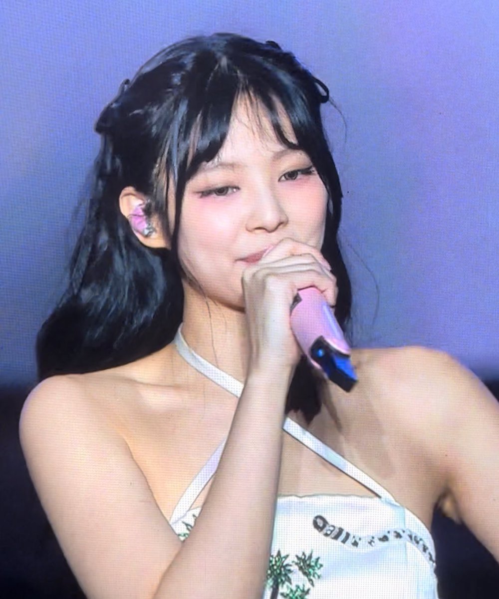 tjruby_'s tweet photo. เจนนี่ปัดแก้มใต้ตาแดงแบบนี้น่ารักมาก น้องแฮปปี้ยิ้มโคตรน่ารักเลย 🥺 https://t.co/EGanFlLyO6