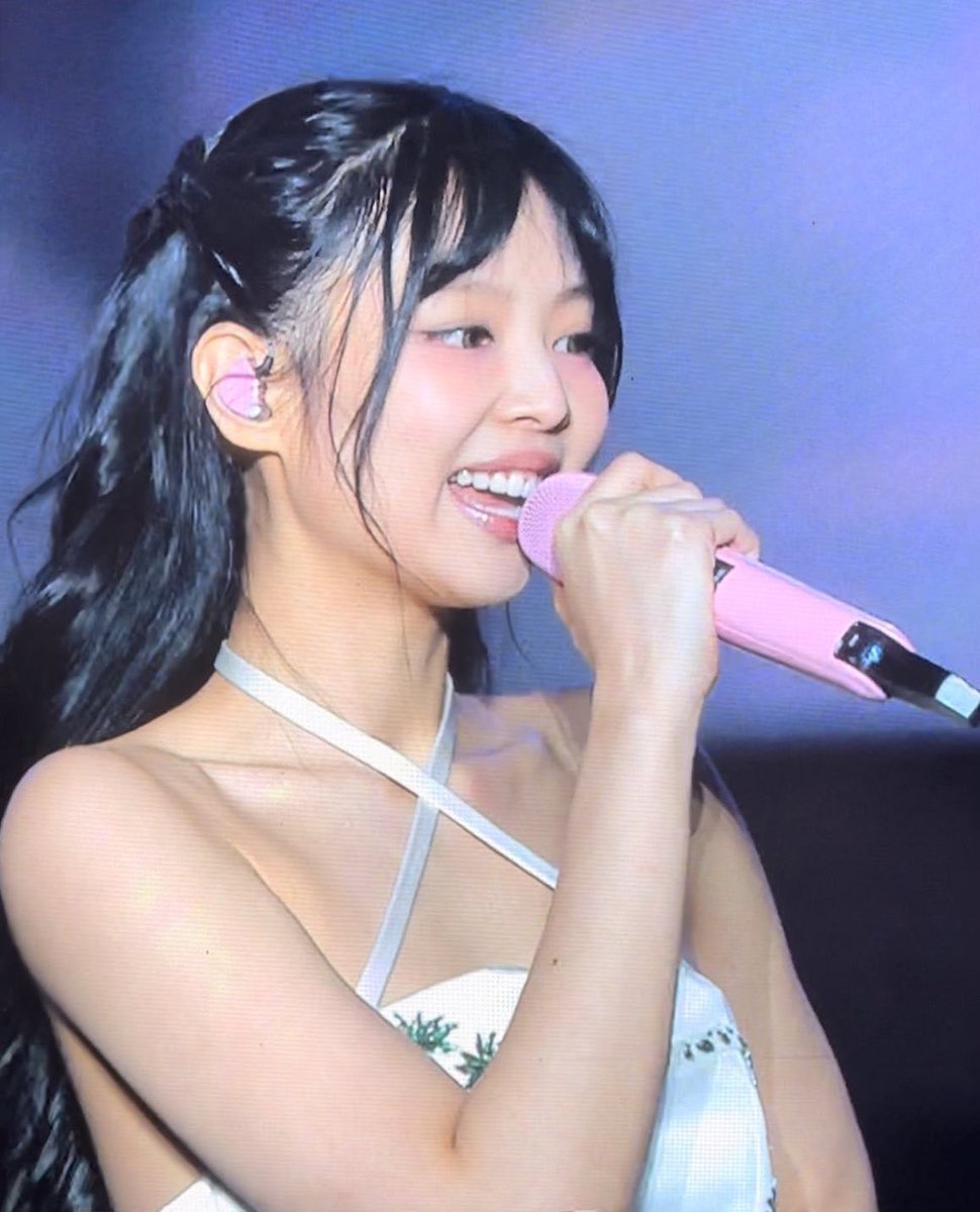 tjruby_'s tweet photo. เจนนี่ปัดแก้มใต้ตาแดงแบบนี้น่ารักมาก น้องแฮปปี้ยิ้มโคตรน่ารักเลย 🥺 https://t.co/EGanFlLyO6