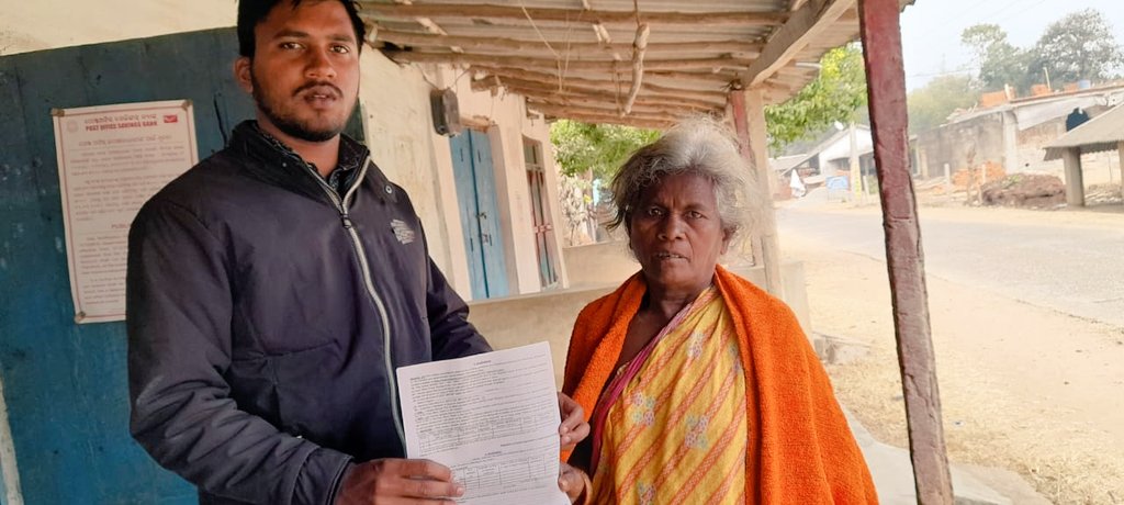 CPMG_Odisha's tweet image. #IndiaPostService at #Tribal village Hilltop, Block-Nudadiha,Dist-Mayurbhanj. Door to door campaigning was carried out by the Employees of the Post Office and nearest Post Office with a good number of enrollment in various schemes of #IndiaPost and #IPPB.