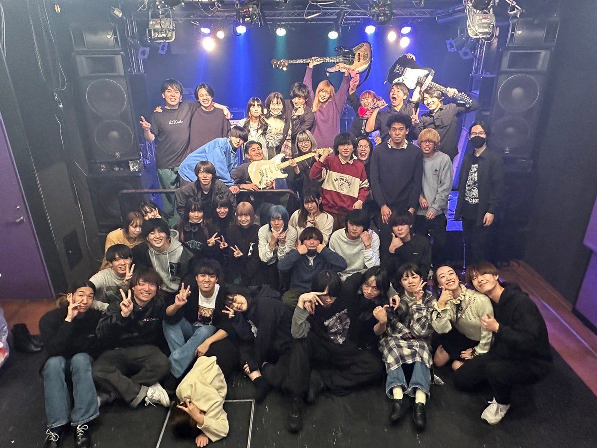 sound_shower_'s tweet photo. もう1ヶ月前になりますが、12/17.18にクリスマスライブやってました🎄楽しかったね
バンド数いっぱい新入生いっぱいで先輩たち嬉しいです、今年もサウンドシャワーで色んなイベント楽しんでいこう😆
関係者の皆様、今年もどうぞよろしくお願いします‼️ https://t.co/JptVCyT6Z2