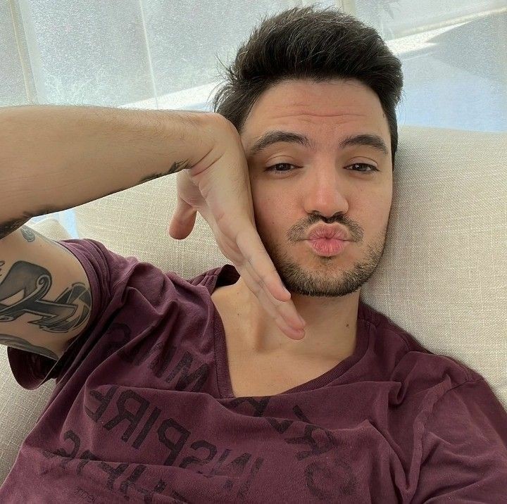 Netomyworld_21's tweet photo. EU TE AMO TRILHÕES MEU AMOR! TE AMO INFINITO E ETERNIDADES!
Obs: não sei fazer edit mas pelo ou menos eu te amo muito
#FelizAniversarioFelipeNeto https://t.co/9R3cGyG82A
