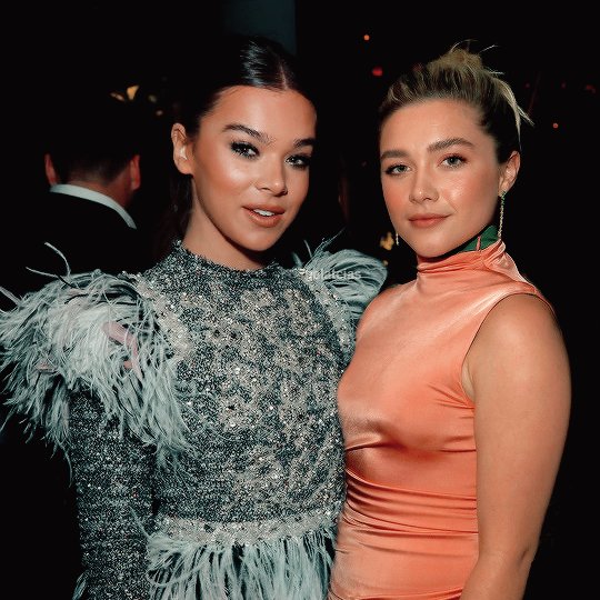 Celebrity_six's tweet photo. Hailee Steinfeld and Florence Pugh #FlorencePugh #HaileeSteinfeld https://t.co/CarVZrRH06