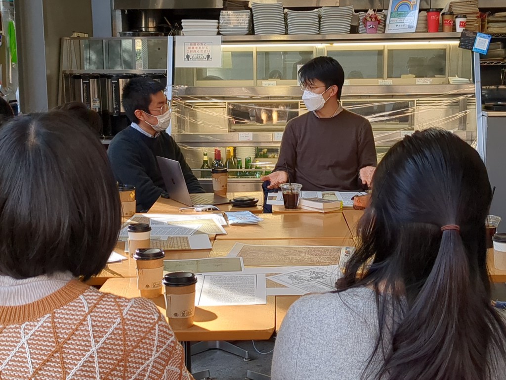 Chario_n's tweet photo. 1月のUTalk「ビジネスは社会課題を解決できるのか」スタートしました！ゲストは西洋経済史・経営史がご専門の山本浩司さん（経済学研究科経営コース 准教授）です。ビジネスが社会課題を解決するという考え方にはいかなる由来と経緯があるのでしょうか…？ https://t.co/ZGcDC1i4Er