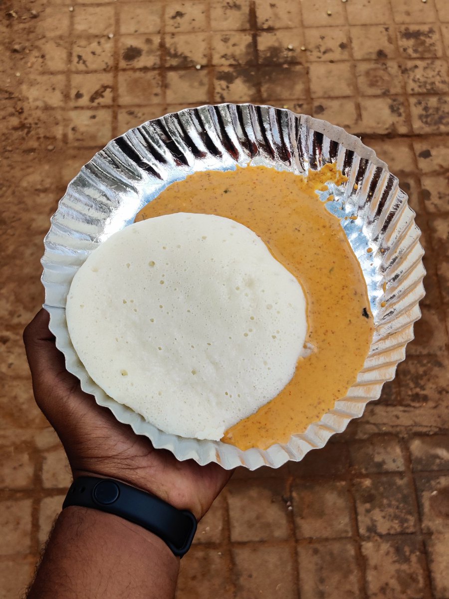ghatotweets's tweet photo. Tale of one the softest #idly in #Bengaluru Thejas Gowda, a corporate employee who was in the verge of loosing his job during #lockdown went towards his passion and learnt to make softest thatte Idly he could without soda or yeast. This is one of the best ever had in Ooru https://t.co/2W21YDQcLX