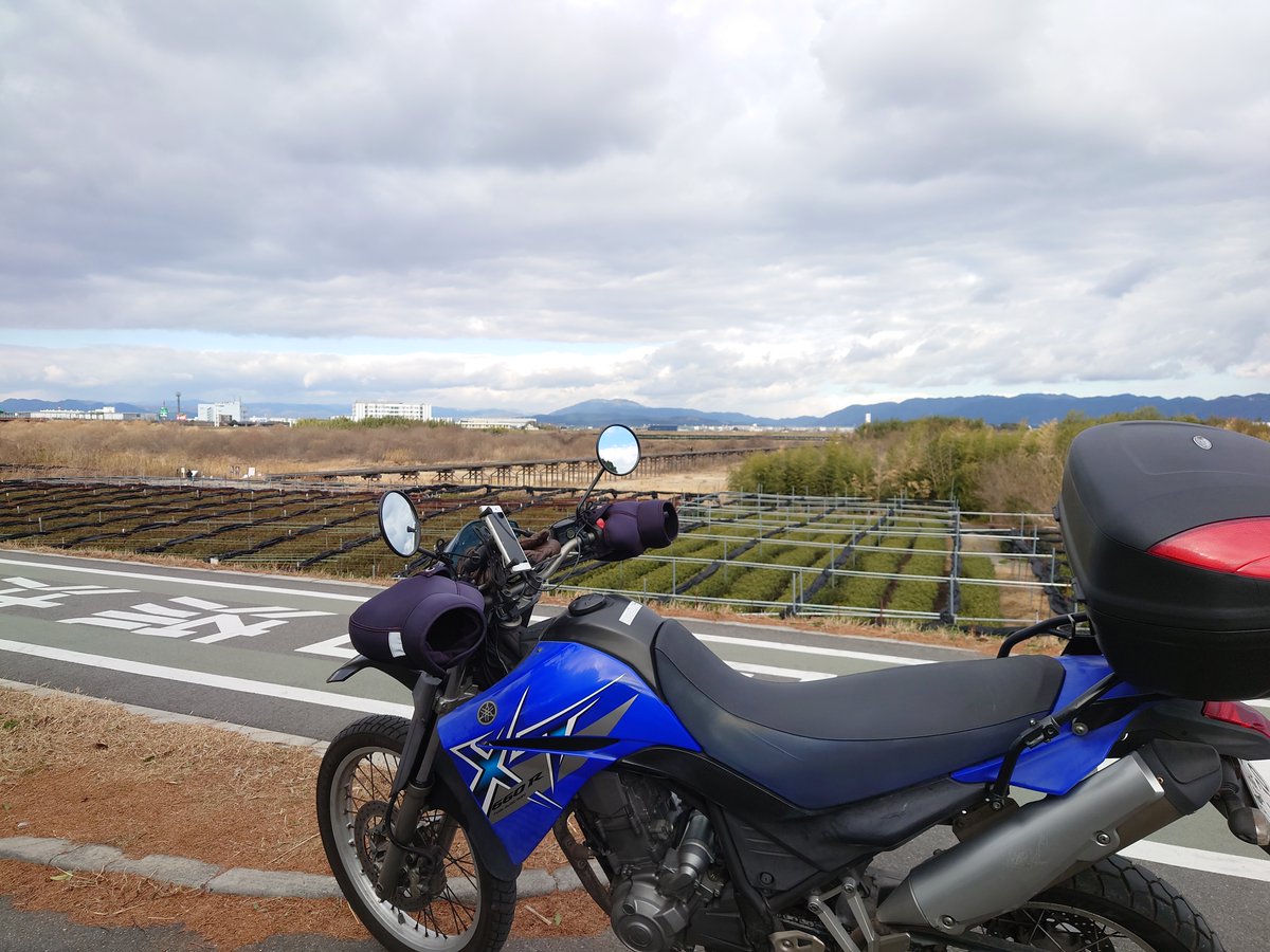 t_namba's tweet photo. 近場だけど、時代劇にも出てくる京都・八幡の流れ橋です。 
#XT660R #YAMAHAが美しい #バイク乗りと繋がりたい #ツーリング #バイク #京都 https://t.co/DQno760aAd