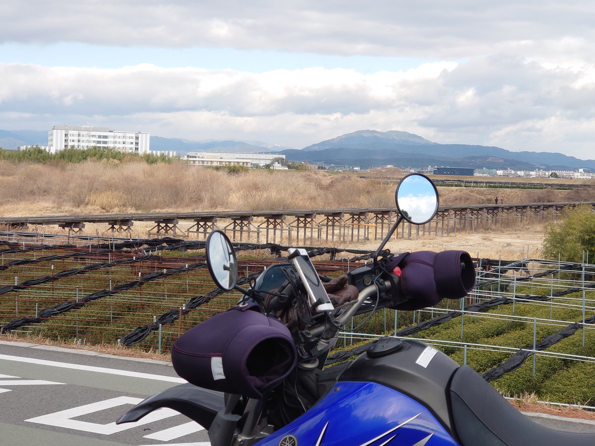 t_namba's tweet photo. 近場だけど、時代劇にも出てくる京都・八幡の流れ橋です。 
#XT660R #YAMAHAが美しい #バイク乗りと繋がりたい #ツーリング #バイク #京都 https://t.co/DQno760aAd