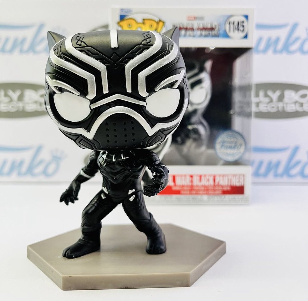 DisTrackers's tweet photo. Out of box look at Amazon exclusive Captain America Civil War BAS! Available for preorder.
#Ad #Marvel
.
https://t.co/VVfPJPxCwy
Credit @bullyboycollectibles
#CaptainAmericaCivilWar #BlackPanther #Hawkeye #Vision #Funko #FunkoPop #FunkoPopVinyl #Pop #PopVinyl #Collectibles https://t.co/HJZf2cEHuH