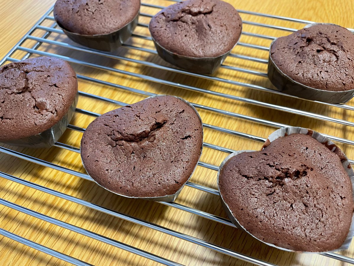 34panS's tweet photo. プチガトーショコラ🍫

サンが作ってくれました♪キットになっているからとっても簡単👍🏻

しっとりしていて美味しいよ☺️

#バレンタイン
#お菓子作り好きな人と繋がりたい
#お菓子作り
#富澤商店のバレンタインキット
#富澤商店クリエイター
#富澤商店から物品提供 https://t.co/1Y6QtbSk7o