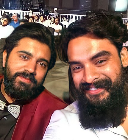 Happy birthday @ttovino Wishes from @NivinOfficial fans 

#TovinoThomas #NivinPauly
#HBDTovinoThomas ❤️