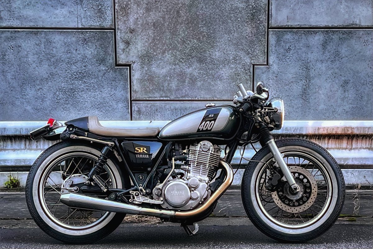 SR400Tweet's tweet photo. 名前 Note
住み 神奈川
車種 SR400
一言 見かけた時は適当に構ってやって下さい

誕生日なのと前回の自己紹介から丁度3ヶ月なので今の姿に更新しました
前回は沢山のいいねありがとうございます！
改めてよろしくお願いします！
#YAMAHA #SR400
#バイク乗りと繋がりたい
#バイク乗りとして軽く自己紹介 https://t.co/G304KnyhNT