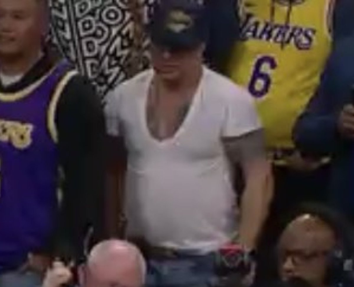 barstoolsports's tweet photo. Huge V neck guy https://t.co/BGjcuKV6gG