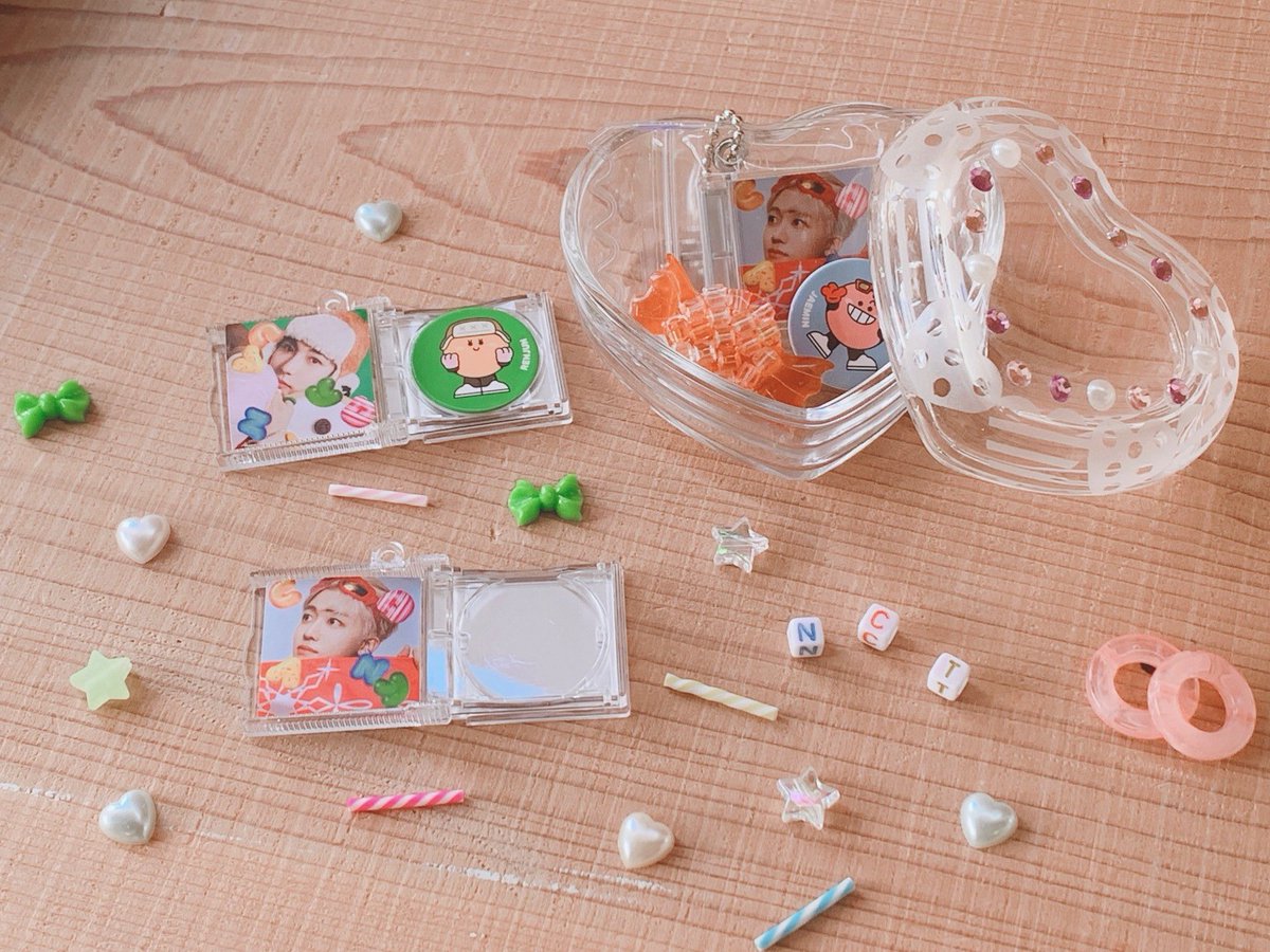 fujino_workshop's tweet photo. 【お客様の作品】｢ハートの小箱｣と｢オルゴール箱｣を体験💚お写真有難うございます🙇
キャンディーバッグとても可愛いですね🍭🍬今、巷で流行っているのだとか😳🙌#藤野芸術の家 #小箱 #小物入れ #キャンディバッグ #予約不要 #相模原 #町田 #クラフト #おでかけ #冬限定 #キャンディケース https://t.co/hGzCTNCDzI